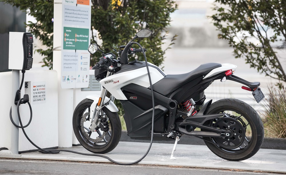 Мотоцикл будущего: энергичность и электричество в Zero FXS 2017