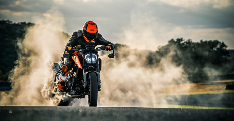 KTM 890