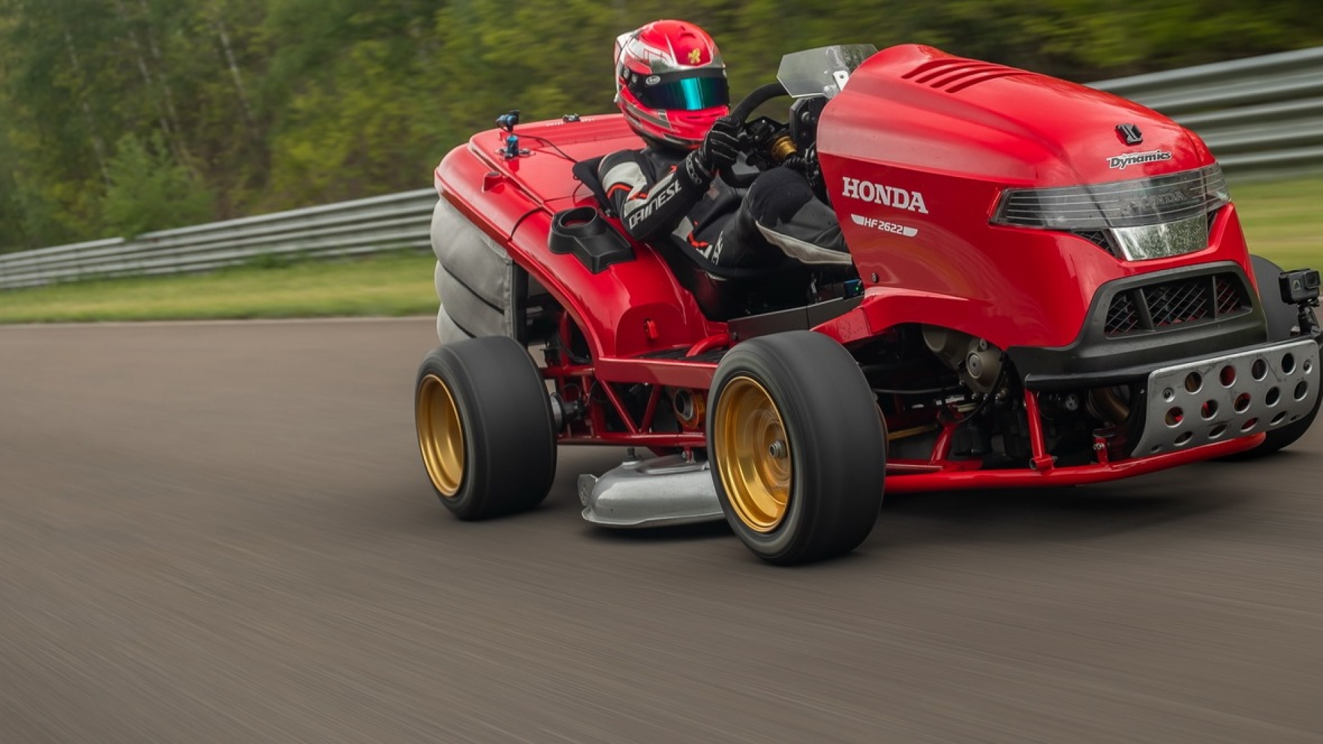 Газонокосилка Honda Mean Mower V2 ставит рекорды скорости