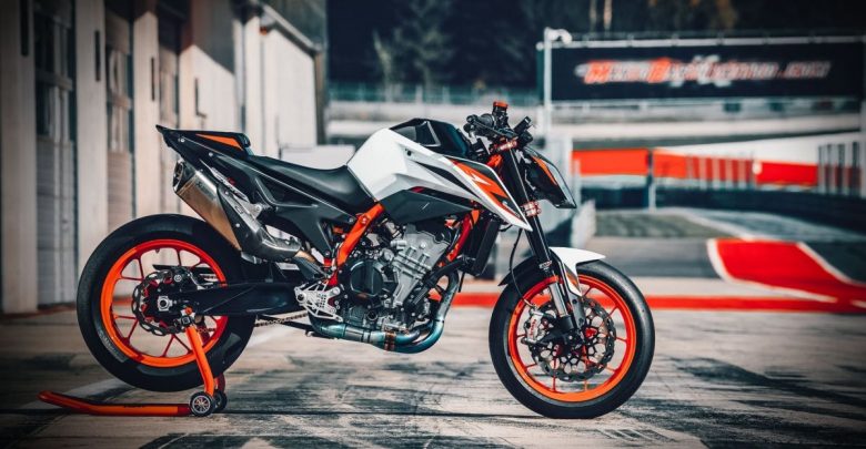 Новый нейкед KTM 890 Duke R 2020